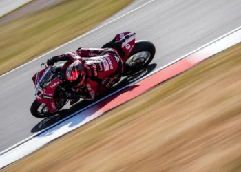 WSBK: Mais uma vitória para Bulega numa Corrida 2 dominada pela Ducati em Donington