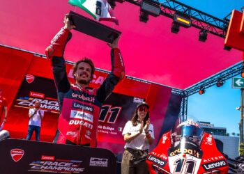 WSBK: Bulega domina Race of Champions e bate estrelas do MotoGP