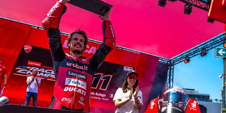 WSBK: Bulega domina Race of Champions e bate estrelas do MotoGP