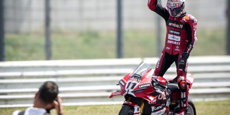 WSBK: Bulega continua imparável, mas há quem questione o peso da Ducati no seu sucesso
