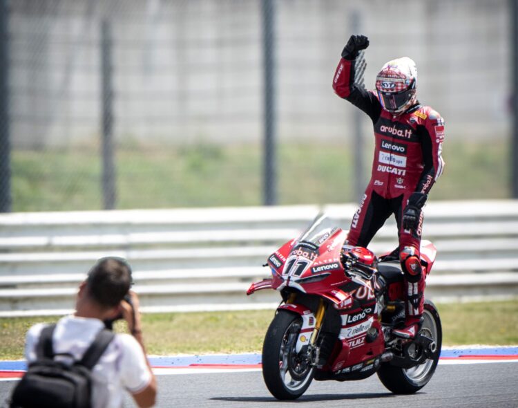 WSBK: Bulega continua imparável, mas há quem questione o peso da Ducati no seu sucesso