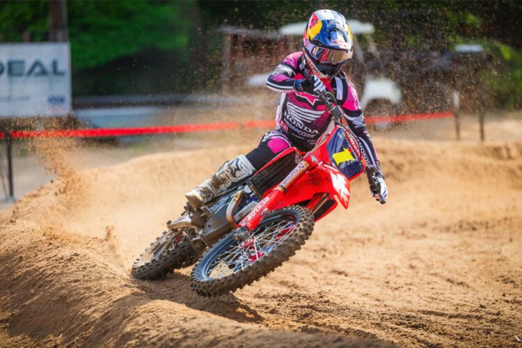 AMA Pro Motocross: Queda cruel de Hunter entrega vitória e liderança do campeonato a Jett Lawrence