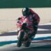 MotoGP: Kayla Yaakov torna-se a primeira mulher a pilotar a Desmosedici GP de Marc Márquez