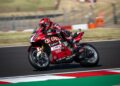 WSBK: Iker Lecuona acaba domínio de Bulega e vence Corrida 1 em Donington Park