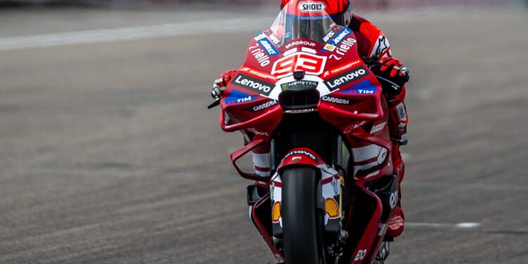 MotoGP: Márquez imbatível com pole position para o ‘rei do Sachsenring’