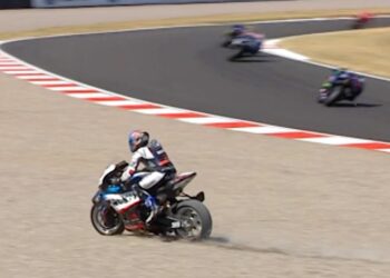 WSBK: Miguel Oliveira ‘empurrado’ para fora de pista na Superpole Race em Donington Park
