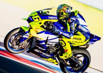 MotoGP: Valentino Rossi voltou a pilotar uma Superbike e os tempos não passaram despercebidos
