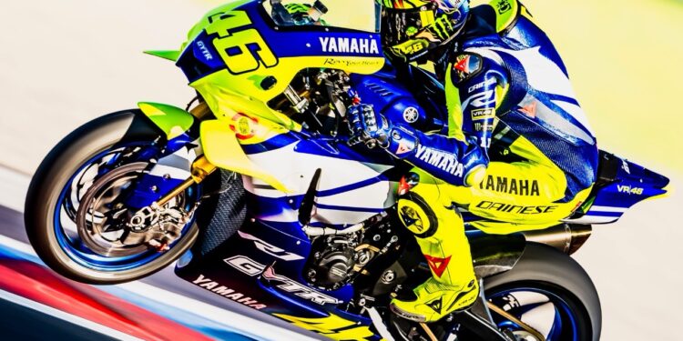 MotoGP: Valentino Rossi voltou a pilotar uma Superbike e os tempos não passaram despercebidos