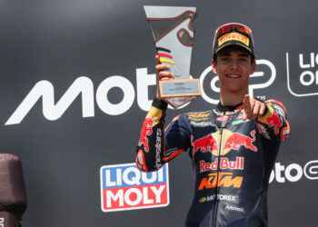 MotoGP: Moto3, Brian Uriarte triunfa por apenas 63 milésimos no Grande Prémio da Alemanha