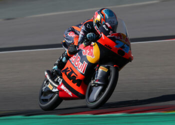 MotoGP: Moto3, Valentin Perrone termina sexta-feira no topo em Silverstone