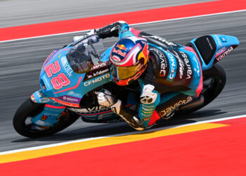 MotoGP: Moto3, Máximo Quiles triunfa por apenas 264 milésimos numa corrida incrível em Aragão