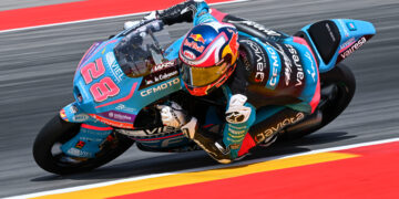 MotoGP: Moto3, Máximo Quiles triunfa por apenas 264 milésimos numa corrida incrível em Aragão