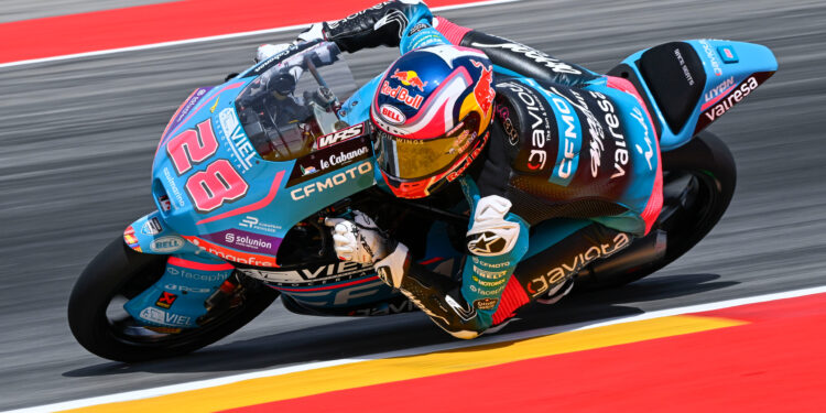 MotoGP: Moto3, Máximo Quiles triunfa por apenas 264 milésimos numa corrida incrível em Aragão