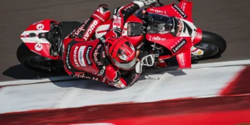 WSBK: Iker Lecuona bate Bulega por 0,044s e Ducati domina Superpole em Cremona