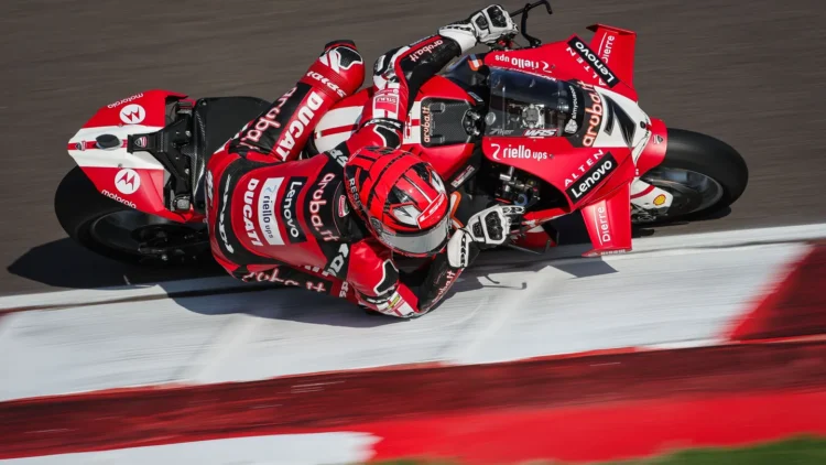 WSBK: Iker Lecuona bate Bulega por 0,044s e Ducati domina Superpole em Cremona