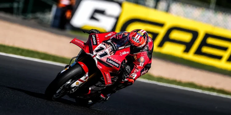 WSBK: Bulega conquista pole position em Magny-Cours e reforça favoritismo