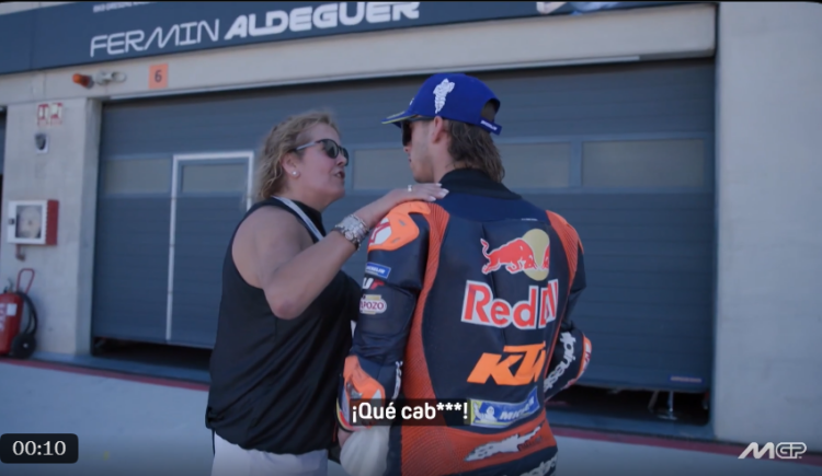 MotoGP: Entre risos e elogios, o encontro de Acosta com a mãe de Marc Márquez