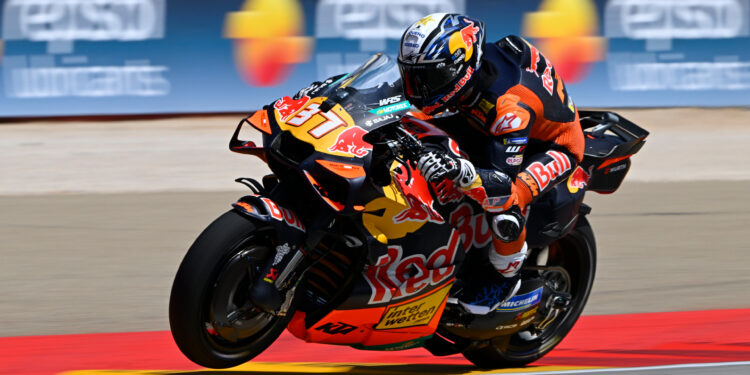 MotoGP: Pedro Acosta domina as KTM e deixa a marca perante um dilema