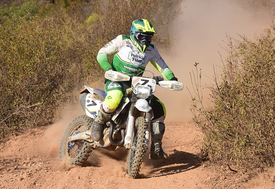 Baja TT Sharish Gin – Bruno Santos (moto), Tomás Paulo (Quad) e Vasco Martins (SSV) lideram a Baja TT Sharish Gin thumbnail