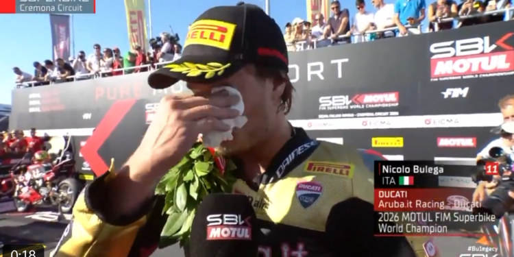 WSBK: Bulega conquista o Mundial e emociona-se em Cremona ‘Deram-me uma oportunidade incrível’