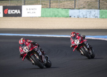 WSBK – Bulega vence Superpole a ritmo recorde, Oliveira 12º