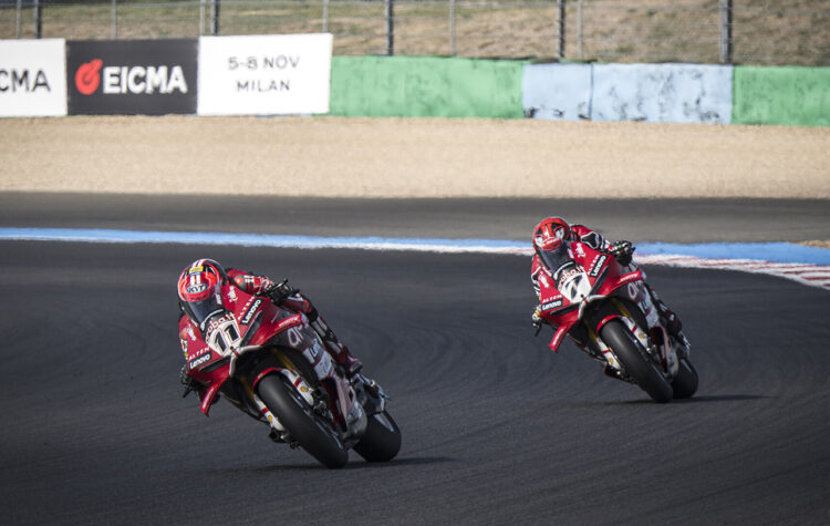 WSBK – Bulega vence Superpole a ritmo recorde, Oliveira 12º