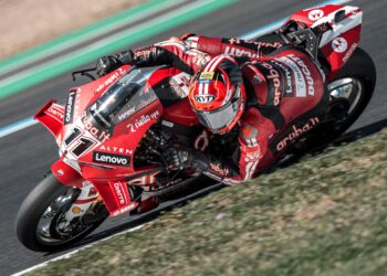WSBK: Bulega não dá hipóteses e triunfa na Superpole Race de Magny-Cours