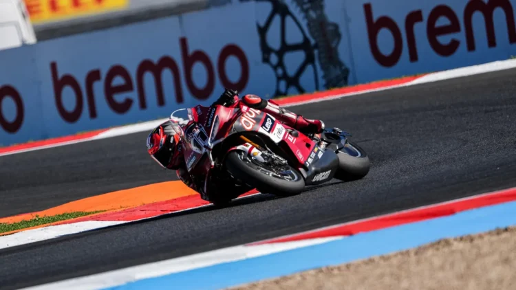 WSBK: Bulega volta a liderar FP2 em Magny-Cours e confirma favoritismo na sexta-feira