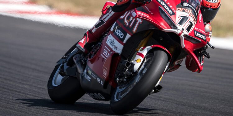 WSBK: Nicolò Bulega domina FP1 em Magny-Cours