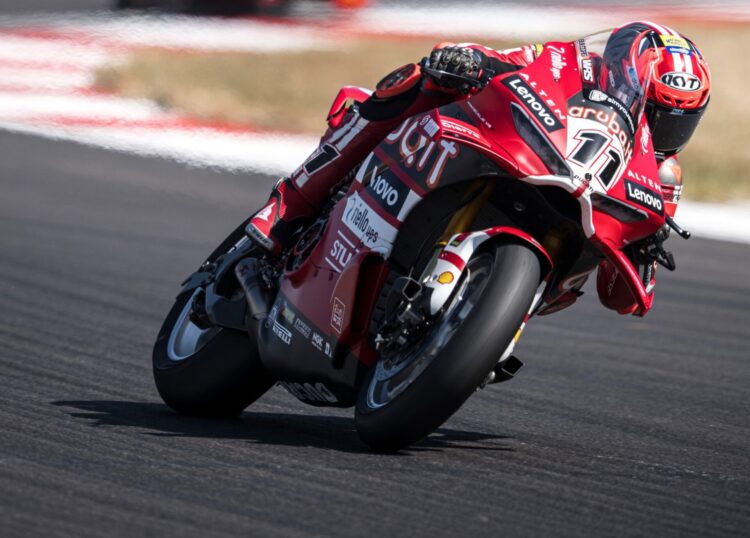 WSBK: Nicolò Bulega domina FP1 em Magny-Cours