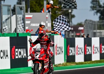 WSBK: Iker Lecuona aguenta pressão de Bulega e vence Superpole Race em Cremona