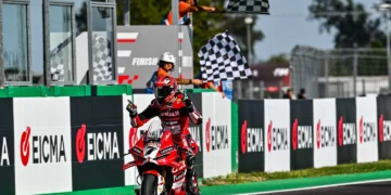 WSBK: Iker Lecuona aguenta pressão de Bulega e vence Superpole Race em Cremona