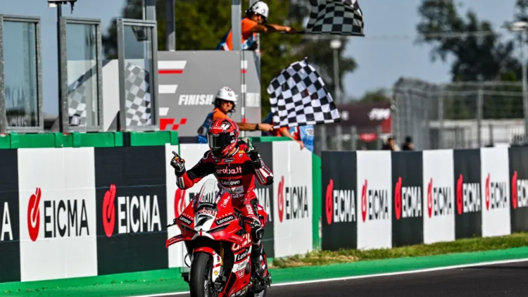 WSBK: Iker Lecuona aguenta pressão de Bulega e vence Superpole Race em Cremona