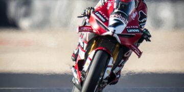 WSBK: Iker Lecuona lidera FP1 com queda de Bulega nos instantes finais em Cremona