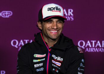 MotoGP: Aprilia respira de alívio, Jorge Martín evita cirurgia e segue líder para a Ásia