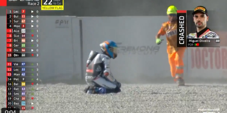 WSBK: Miguel Oliveira cai quando brilhava em Cremona; português era 5.º e tinha ritmo para lutar pela frente