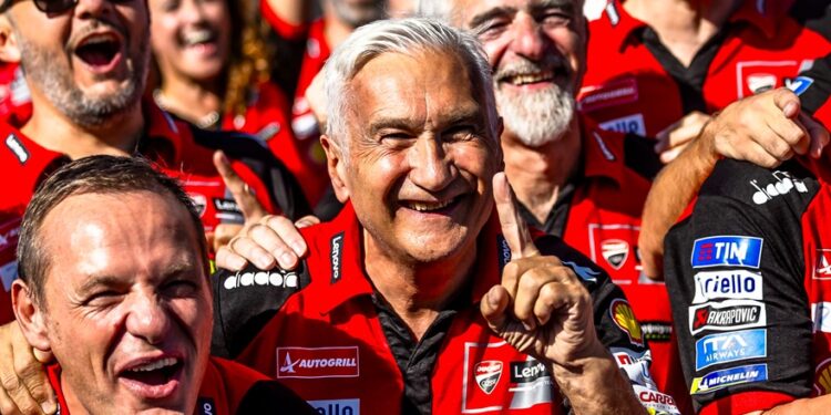 MotoGP: Tardozzi ‘Como me ensinou o grande Stoner, a primeira metade do campeonato enfrenta-se com a cabeça, a segunda com o coração’