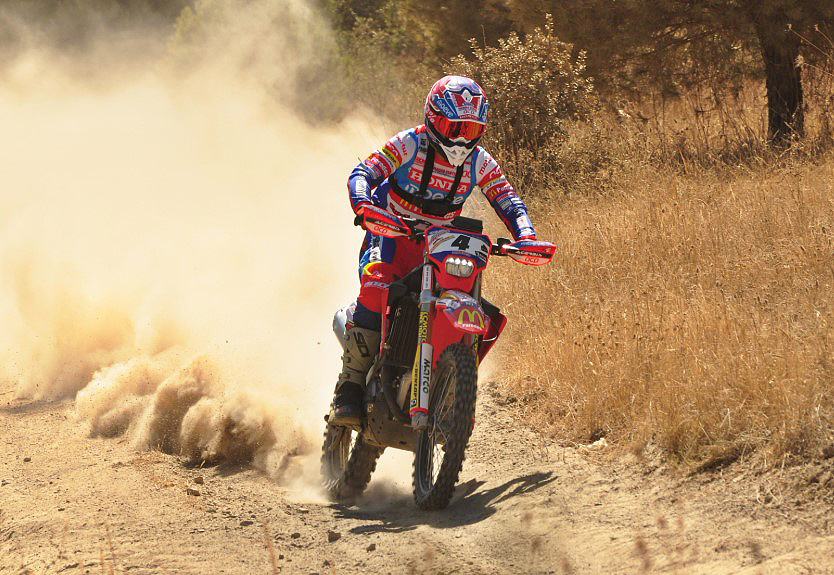 Baja TT Sharish Gin – Tomás Dias nas motos, Tomás Paulo nos Quad e Roberto Borrego nos SSV mais rápidos no prólogo thumbnail