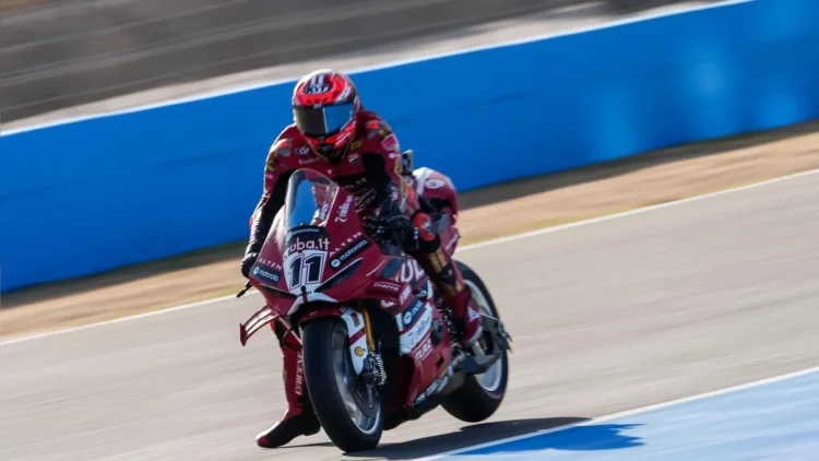 WSBK: Bulega volta a mandar em Jerez e lidera o FP2