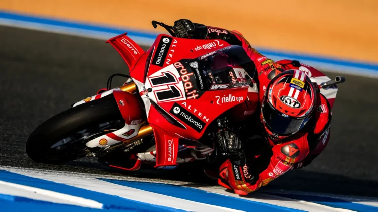 WSBK: Nicolò Bulega domina em Jerez e volta a colocar a Ducati no topo na Race 1