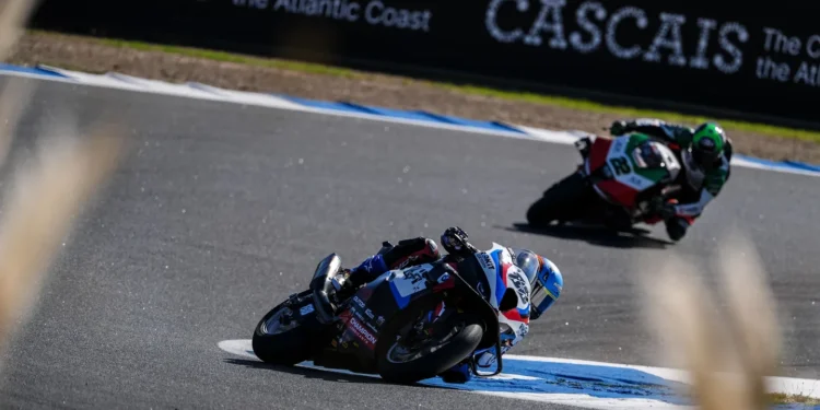 WSBK: Miguel Oliveira é 4º e falha o pódio por apenas 0,141 segundos na Superpole Race do Estoril
