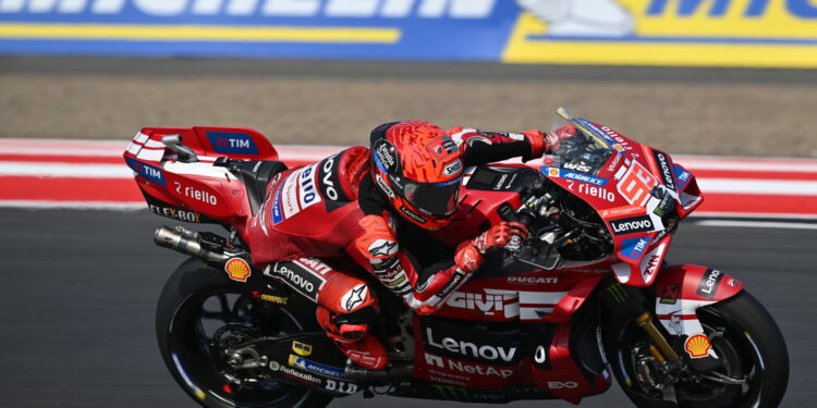 MotoGP: Marc Márquez começa na frente em Sepang; Martín em dificuldades