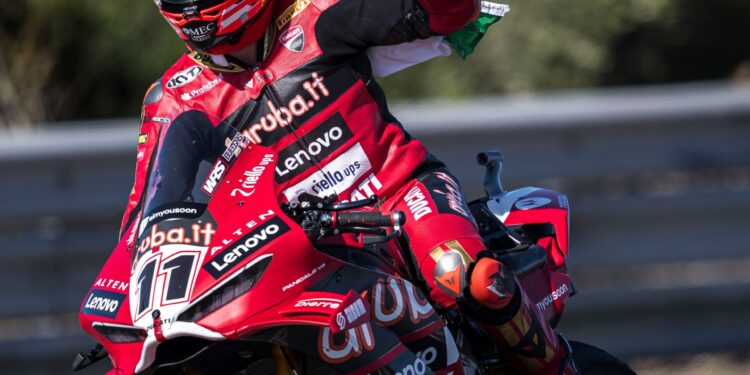 WSBK: Nicolò Bulega faz ‘hat-trick’ no Estoril e vence corrida 2