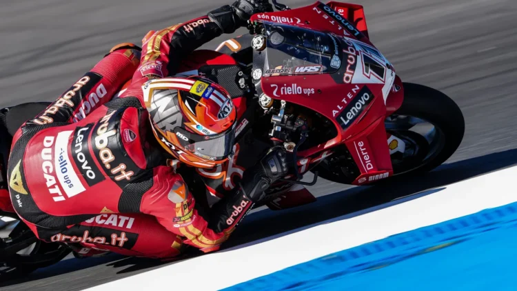 WSBK: Bulega resiste à pressão e lidera FP2 no Estoril por apenas 66 milésimos