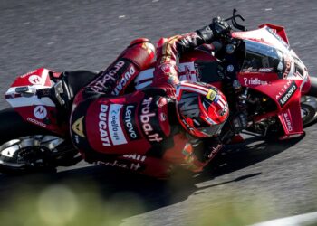 WSBK: Nicolò Bulega domina por completo e vence corrida 1 no Estoril
