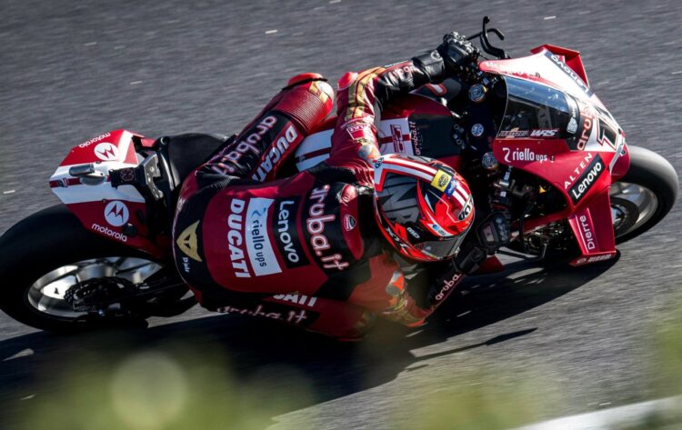 WSBK: Nicolò Bulega domina por completo e vence corrida 1 no Estoril