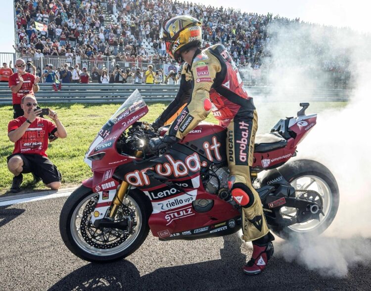 WSBK: Estoril pode ser palco de história; Bulega e Ducati chegam lançados para mais recordes