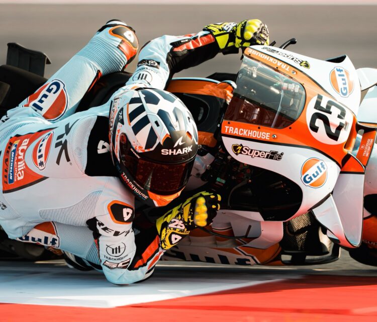 MotoGP: Raúl Fernández surpreende em Mandalika e rouba a pole position a Bezzecchi