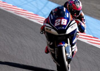 MotoGP: Moto2, Izan Guevara domina em Motegi e aproveita o desastre de Manu González