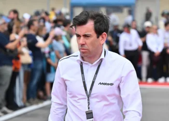 MotoGP: Carlos Ezpeleta viaja para o Qatar para decidir futuro do Grande Prémio